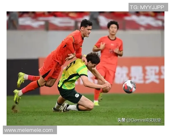 足球明星对亚洲球员的偏见与蔑视引发的争议与反思